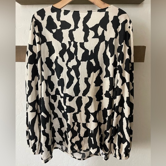 Ava & Viv| Long Sleeve Feminine Blouse, Wide Sleeve•••Size 2x, Knit Material - Picture 6 of 11